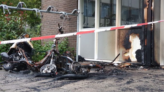 Schade Aan Flatgebouw Door Brand In Enschede Politie Doet Onderzoek