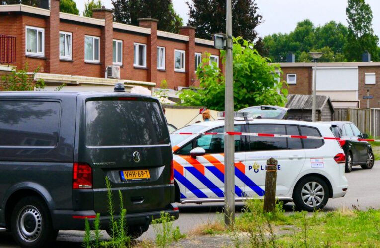 Overleden persoon aangetroffen in auto Enschede