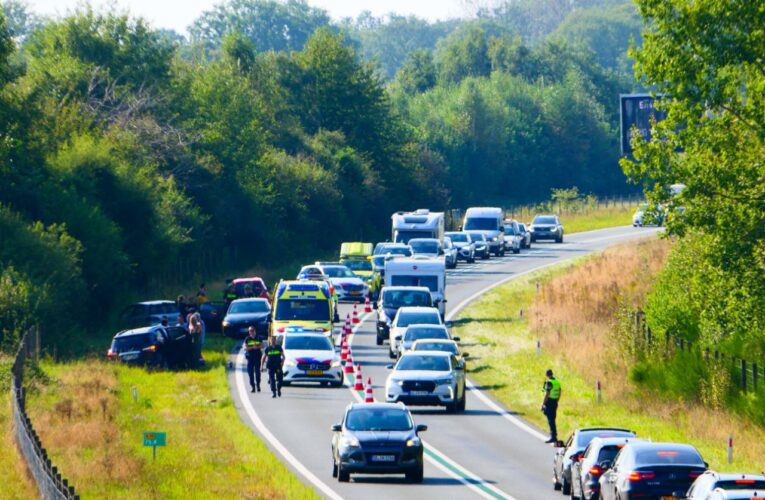 Verkeershinder door aanrijding met meerdere auto’s op de N35 bij Enschede