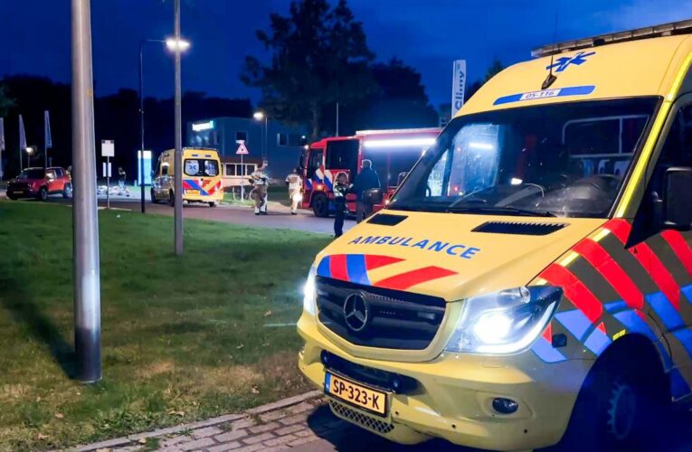 Ernstige aanrijding in Enschede tussen auto en motorrijder