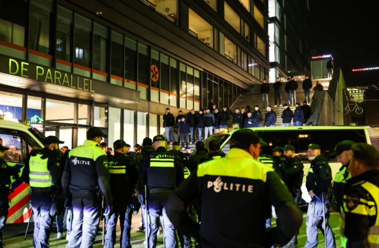 Noodbevel afgegeven in Enschede: ME houdt supporters tegen in centrum