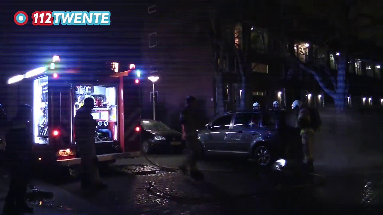 VIDEO: Auto In Enschede Verwoest Door Brand; Mogelijk Sprake Van ...